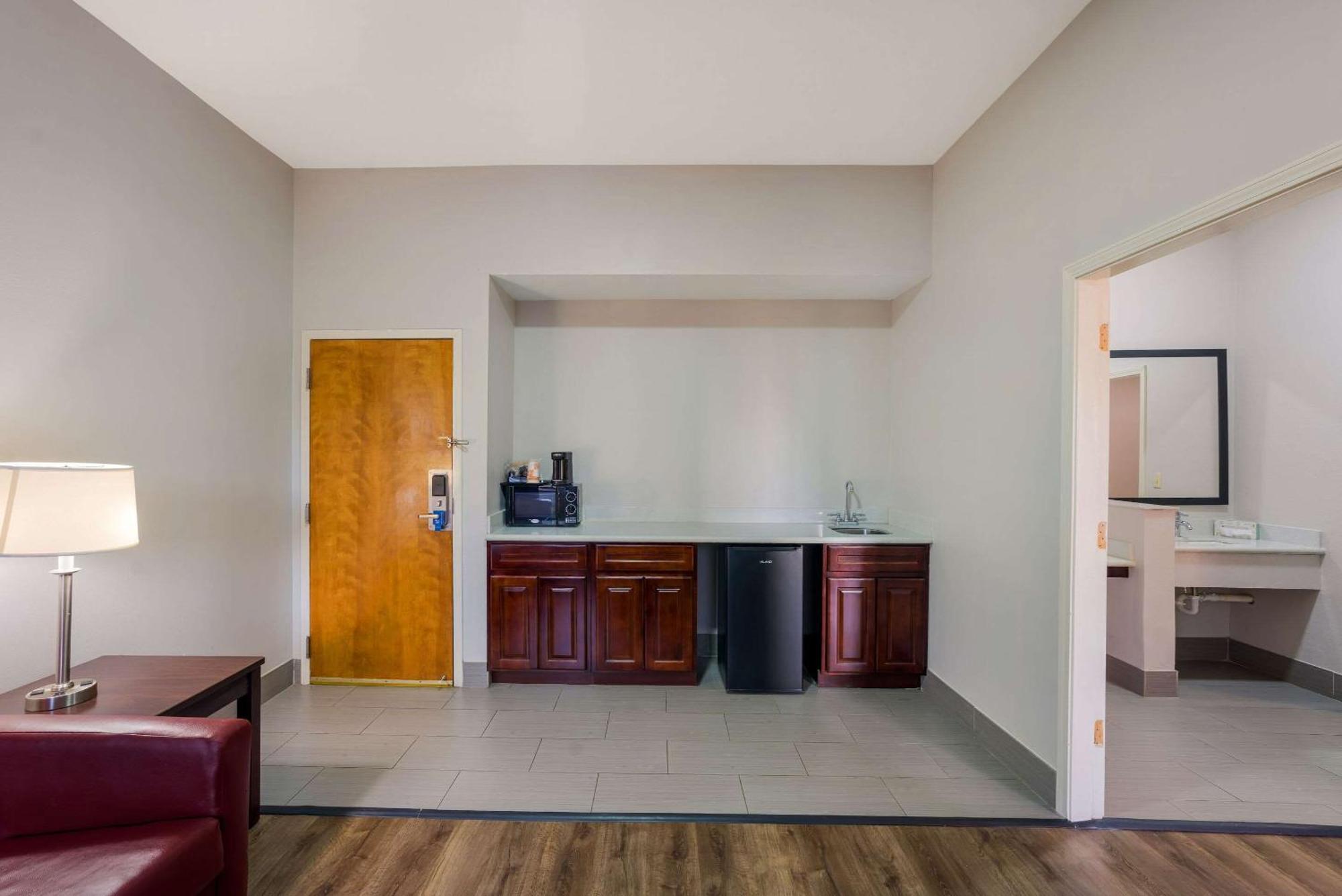 Rodeway Inn Brandon Buitenkant foto