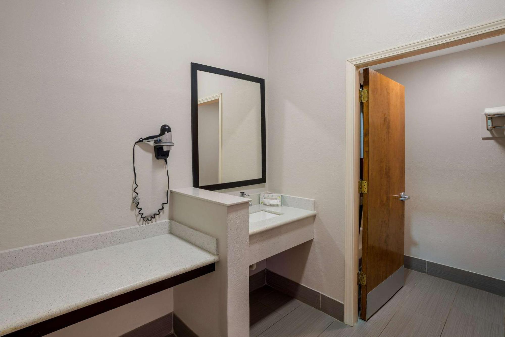 Rodeway Inn Brandon Buitenkant foto