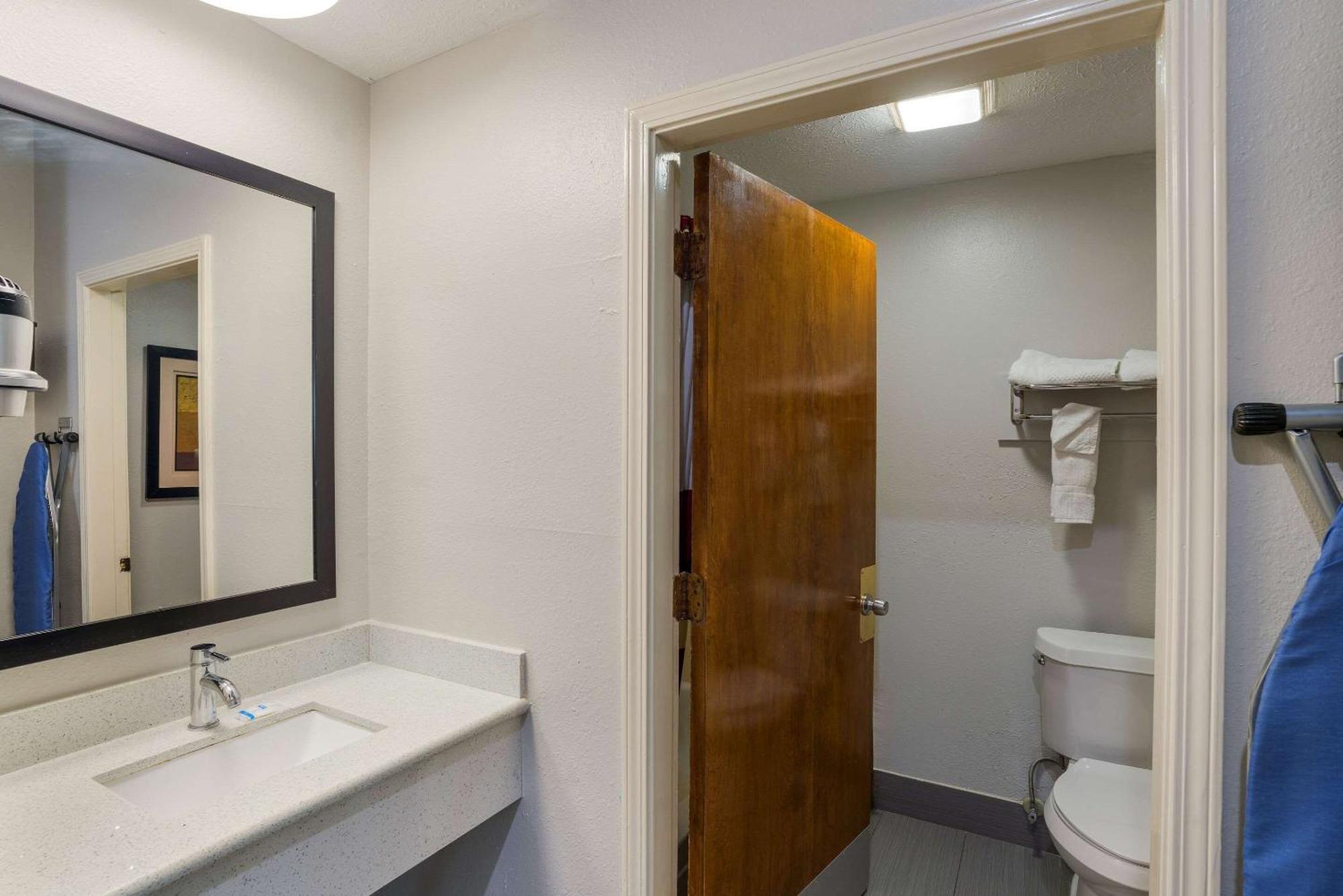Rodeway Inn Brandon Buitenkant foto