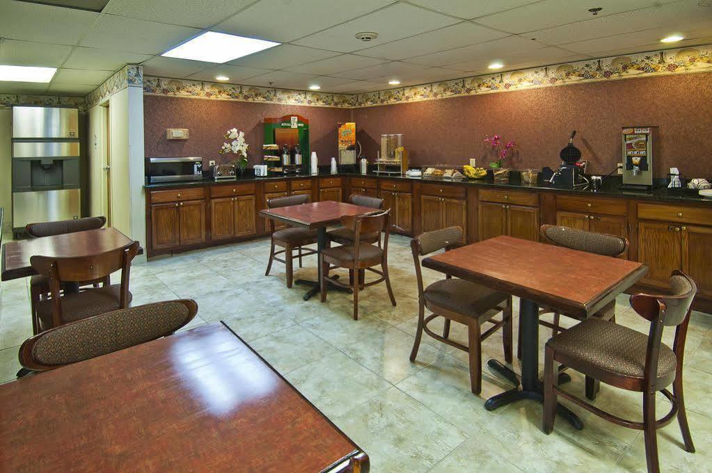 Rodeway Inn Brandon Buitenkant foto
